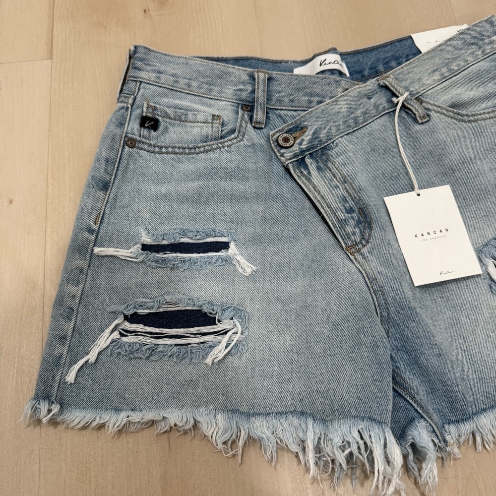 NWT KanCan Leandra High Rise Crossover Shorts Denim Raw Hem Women's XL *Flaw* - Picture 8 of 16